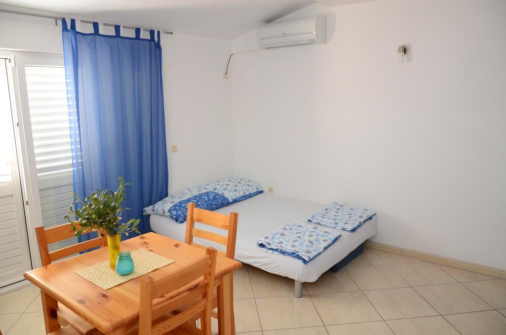 Apartments Bozic Novi Vinodolski Cameră foto